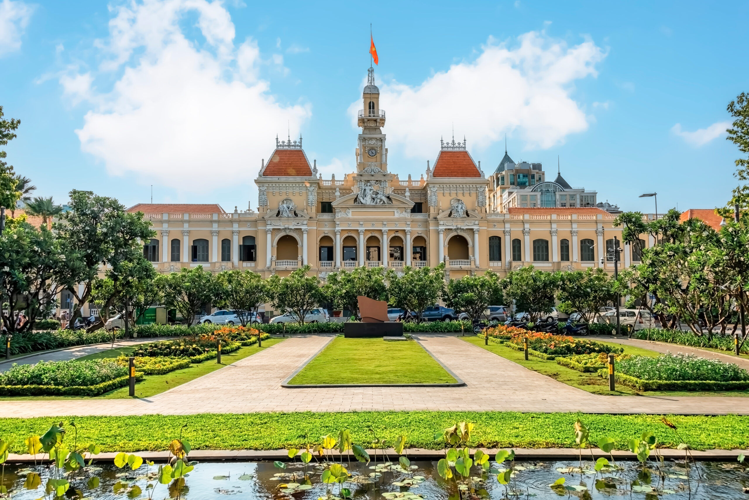 day view of Ho Chi Minh City Hall