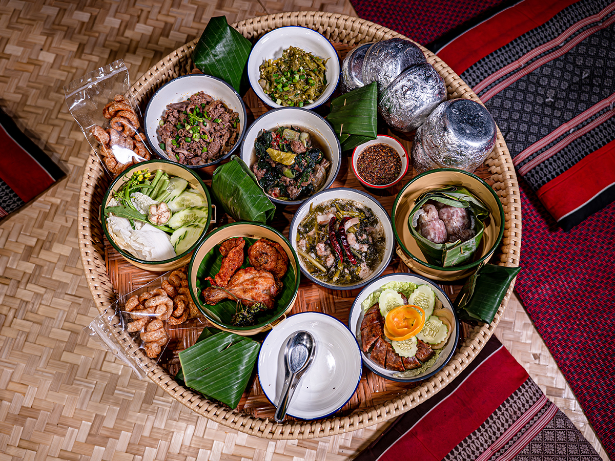 AP_0000_AdobeStock_692355808 Khantoke Dinner Performance Chiang Mai northern Thai food and dance show
