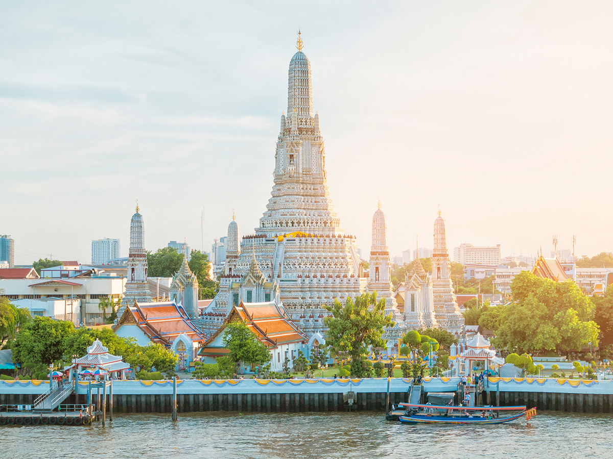AdobeStock_274598665 Wat Arun Temple of Dawn Bangkok riverside temple at sunset